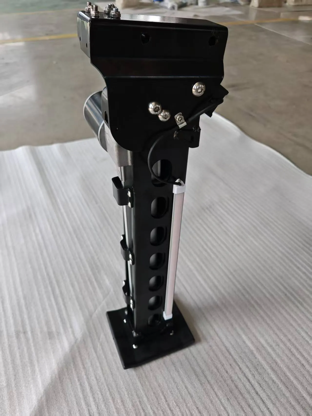 AOZI 12V Four-Leg Sensor-Based Automatic Leveling & Stabilization System — Deployed rear view