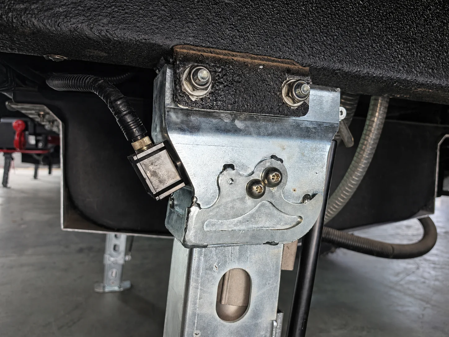 AOZI 12V Four-Leg Sensor-Based Automatic Leveling & Stabilization System — Original bolt position and mounting bracket