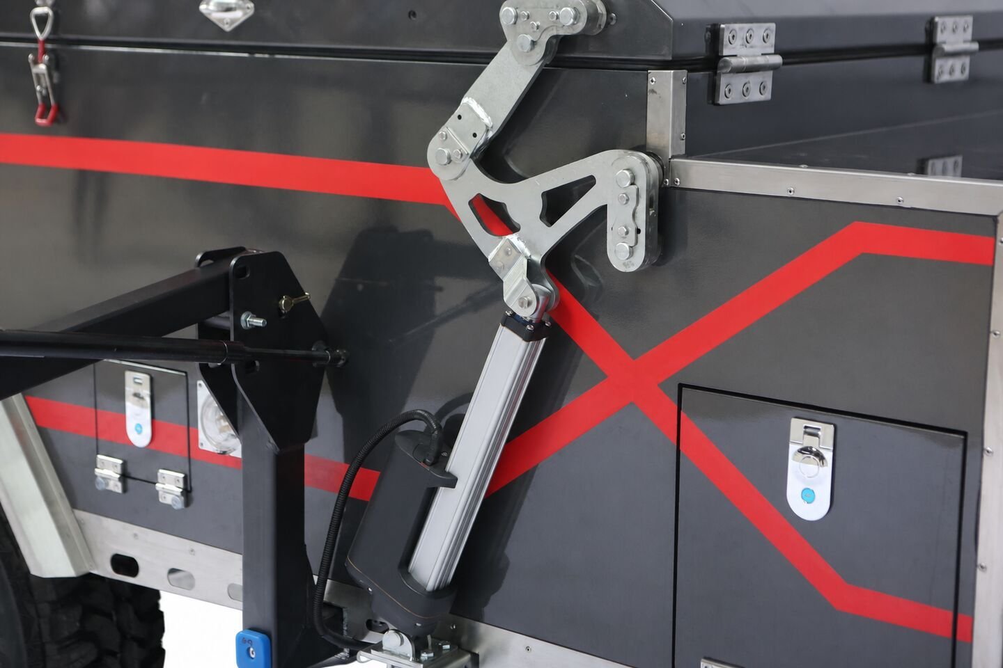 Vehicle, tent body, storage, chassis, interior and towing details 23