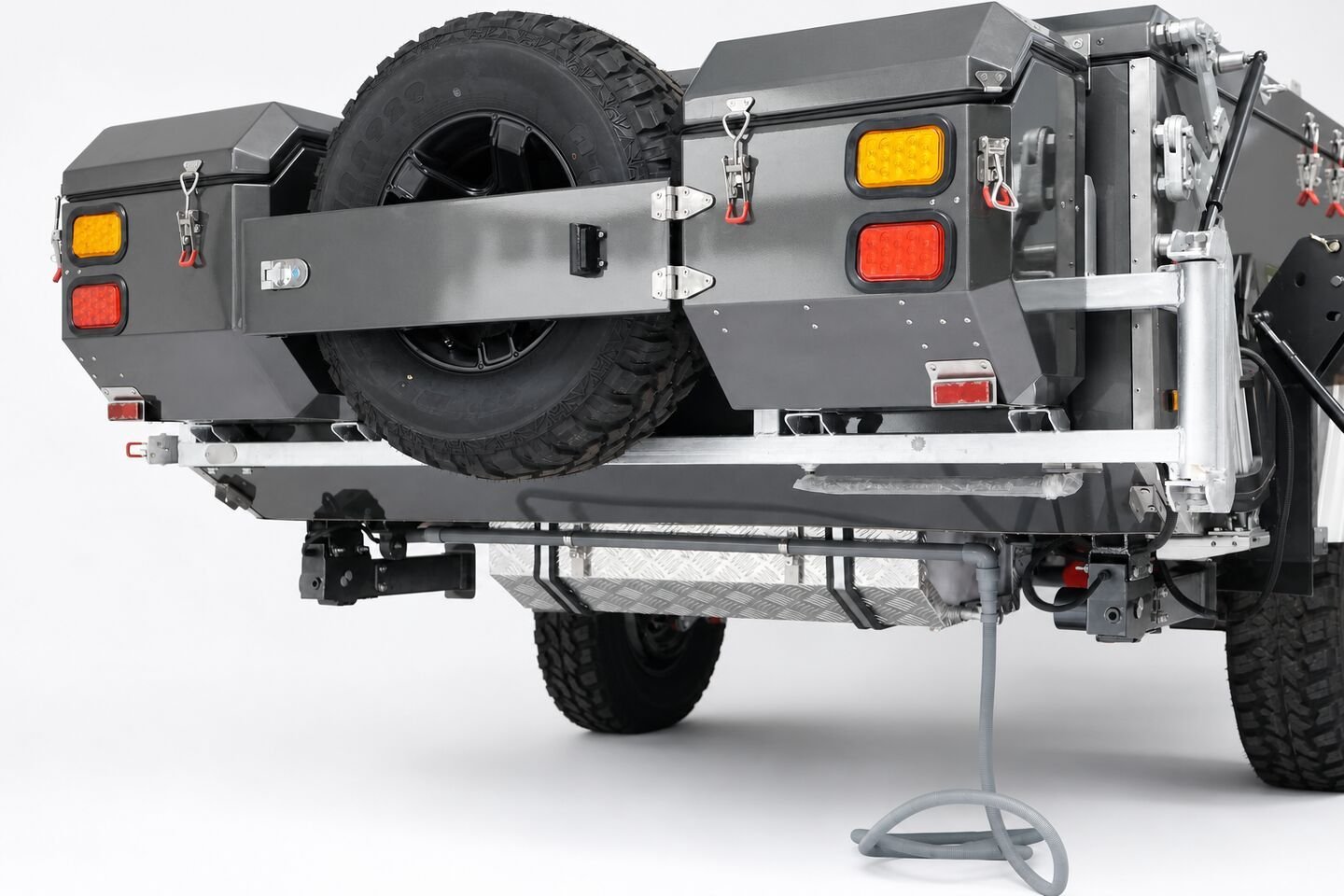 Vehicle, tent body, storage, chassis, interior and towing details 26