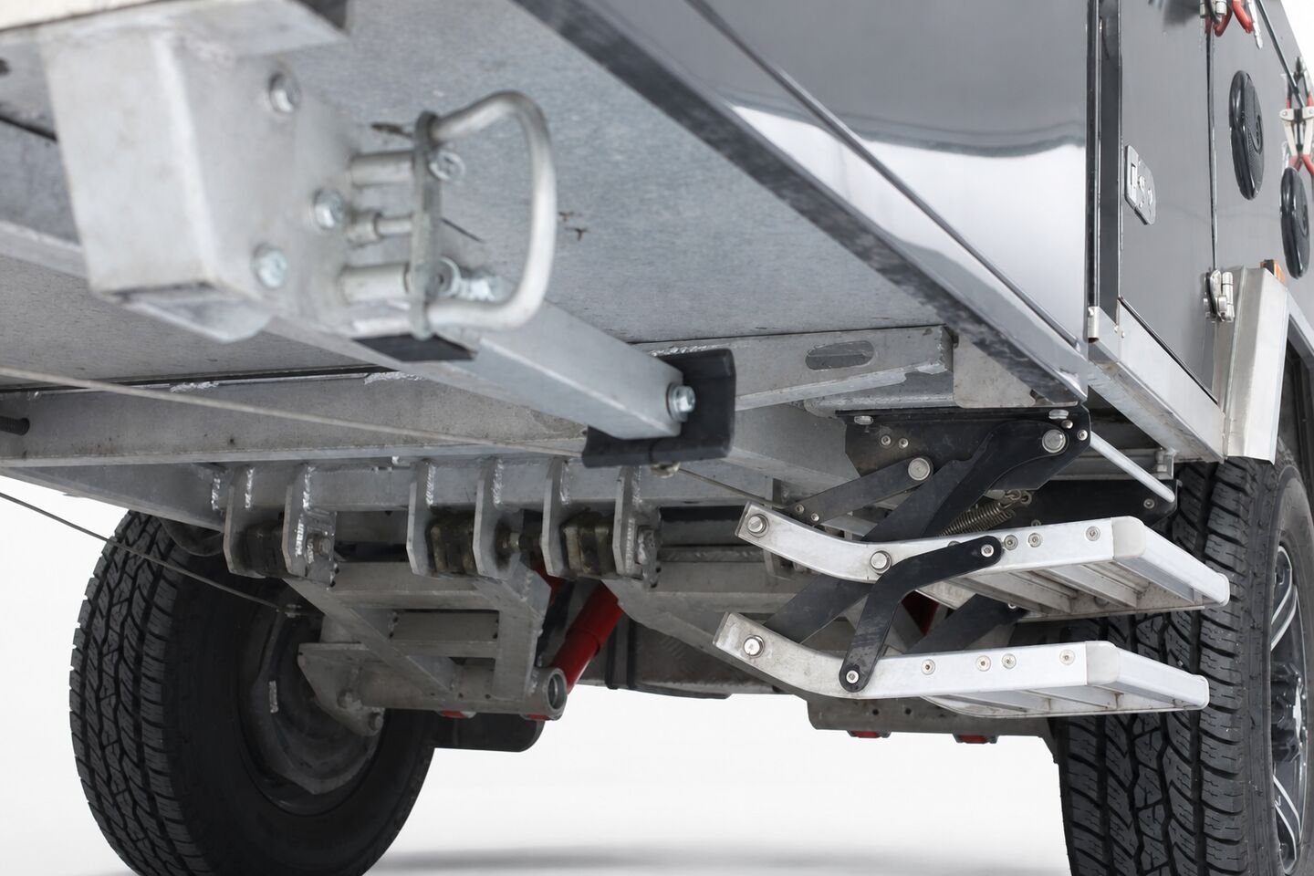 Vehicle, tent body, storage, chassis and towing details 14