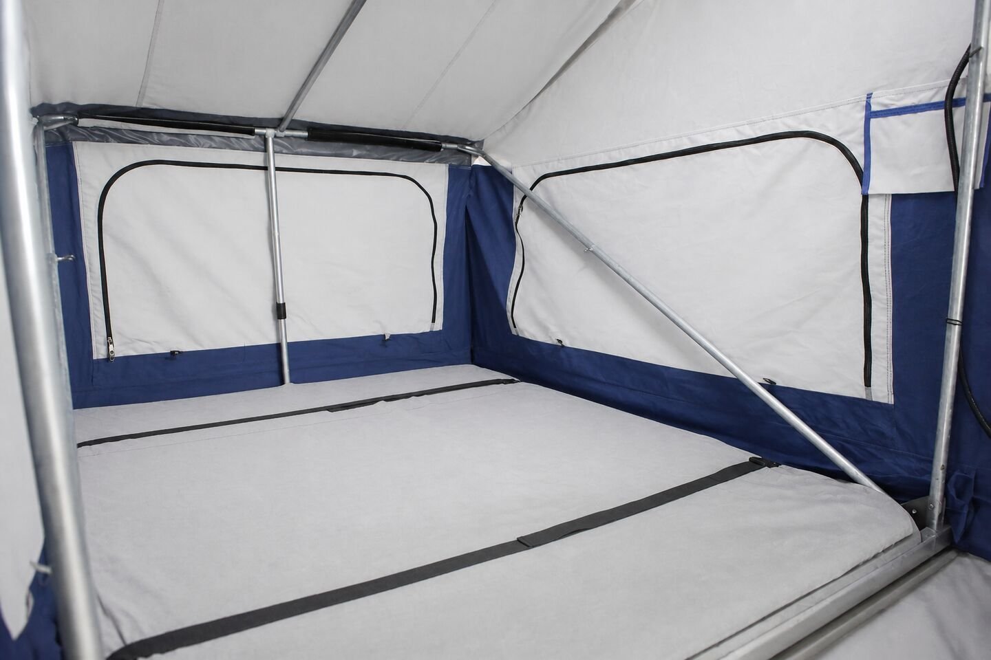 Vehicle, tent body, storage, chassis and towing details 20