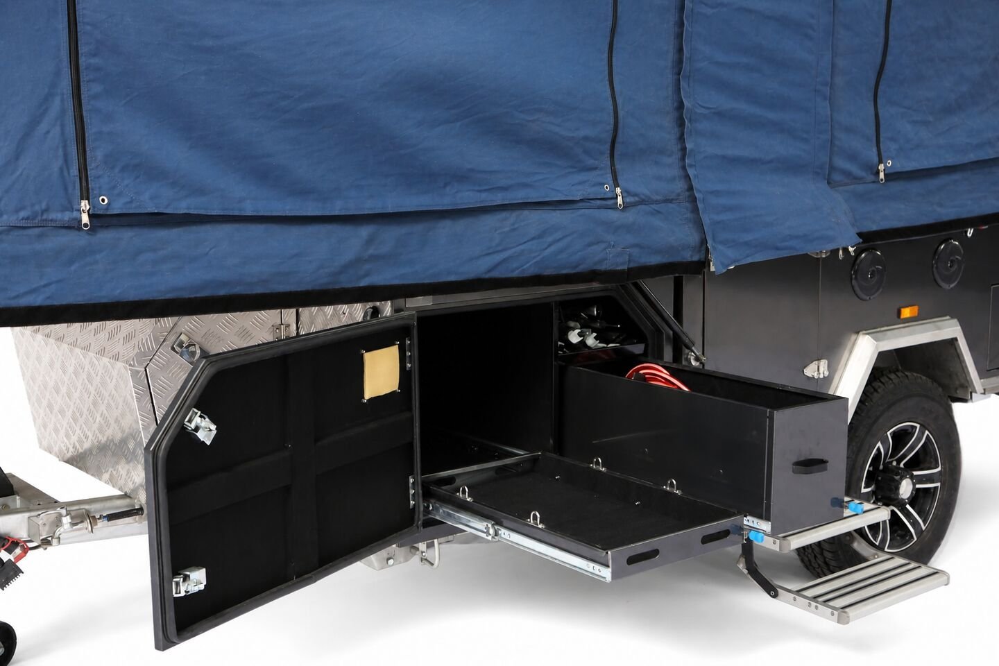 Vehicle, tent body, storage, chassis and towing details 22