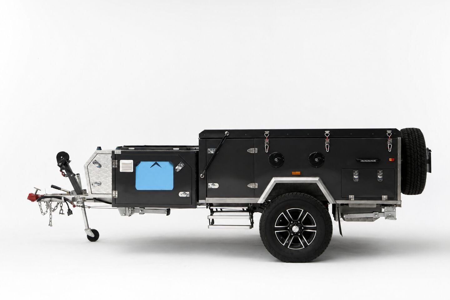 Vehicle, tent body, storage, chassis and towing details 46