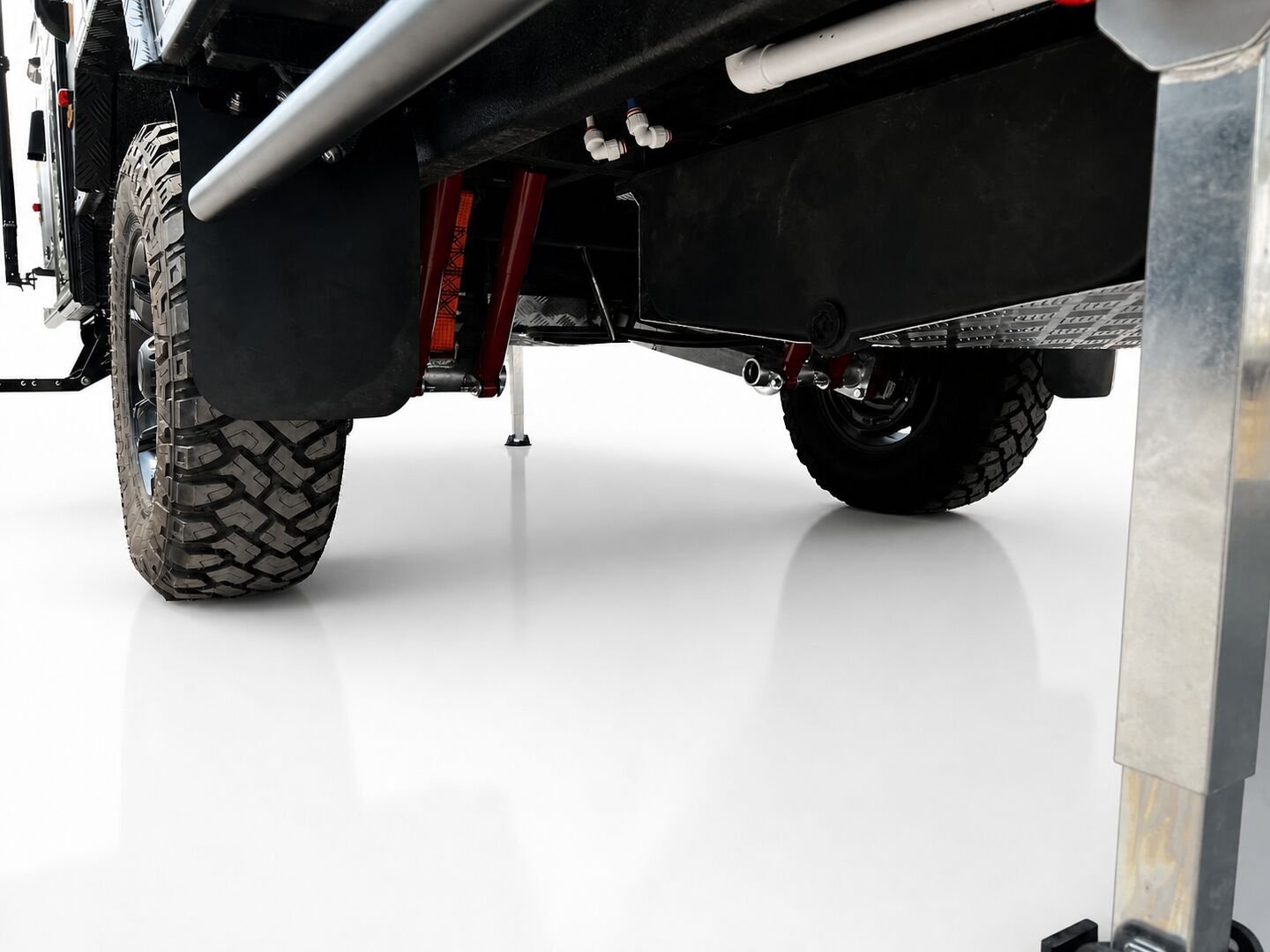 Vehicle, front box, kitchen, water, chassis and interior details 5
