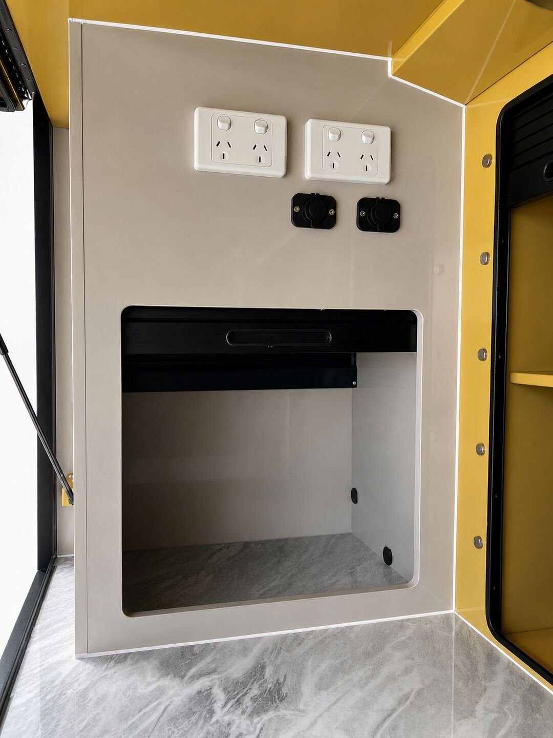 Vehicle, front box, kitchen, water, chassis and interior details 7