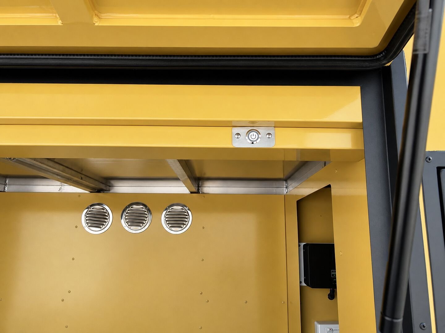 Vehicle, front box, kitchen, water, chassis and interior details 12