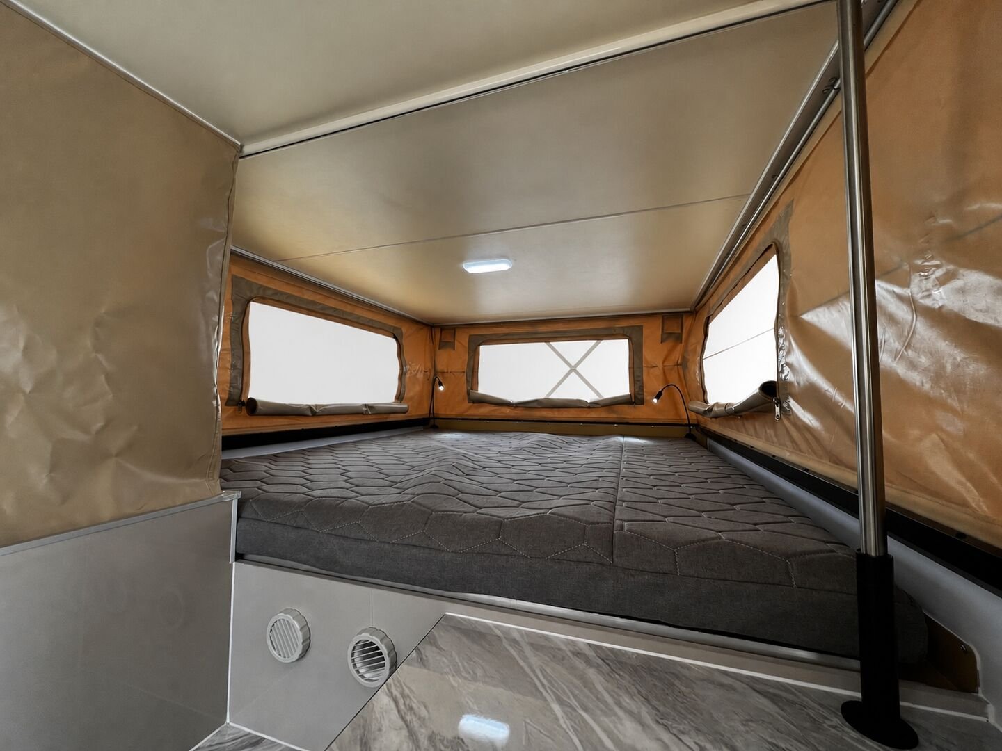 Vehicle, front box, kitchen, water, chassis and interior details 15
