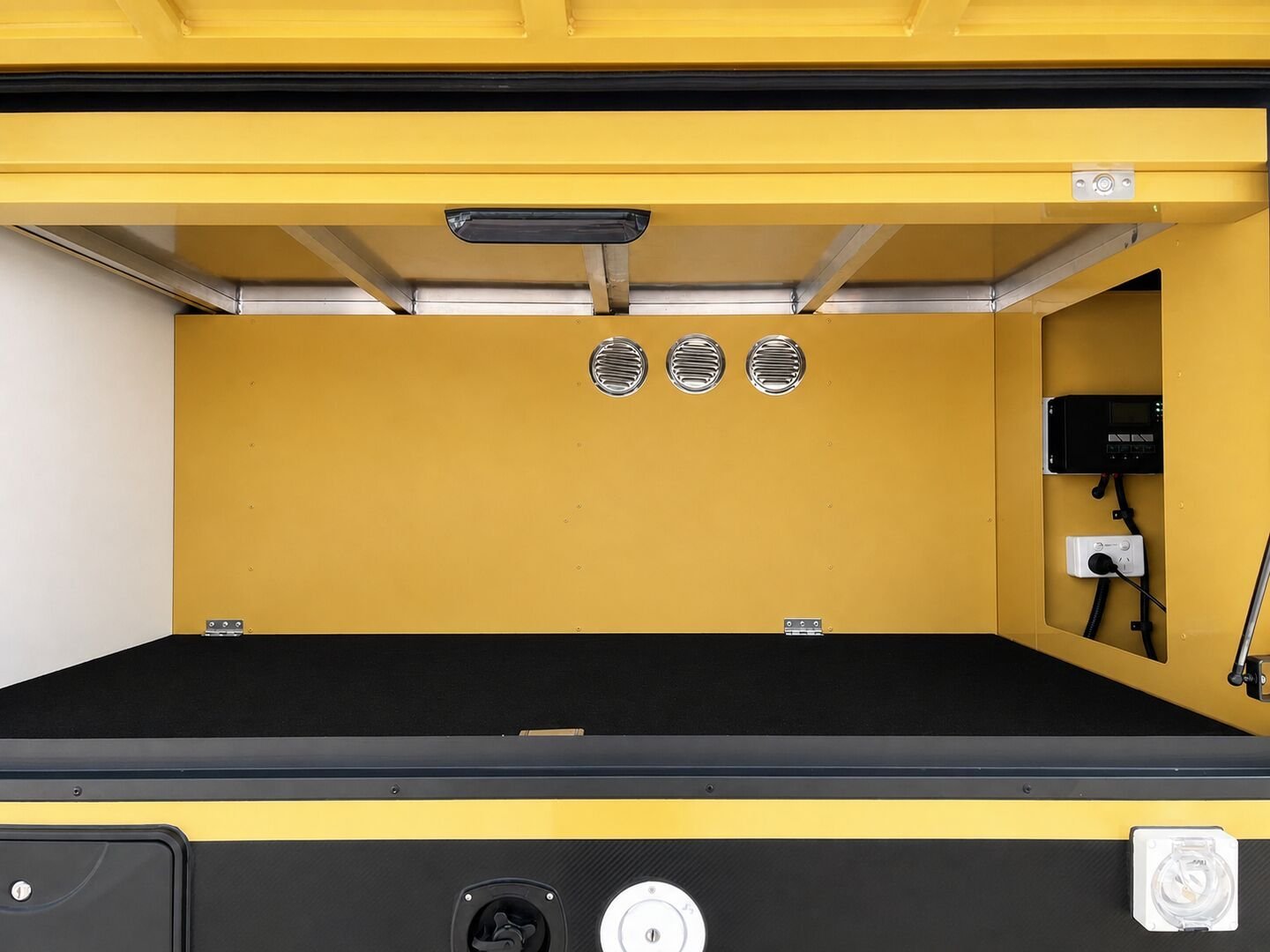 Vehicle, front box, kitchen, water, chassis and interior details 21
