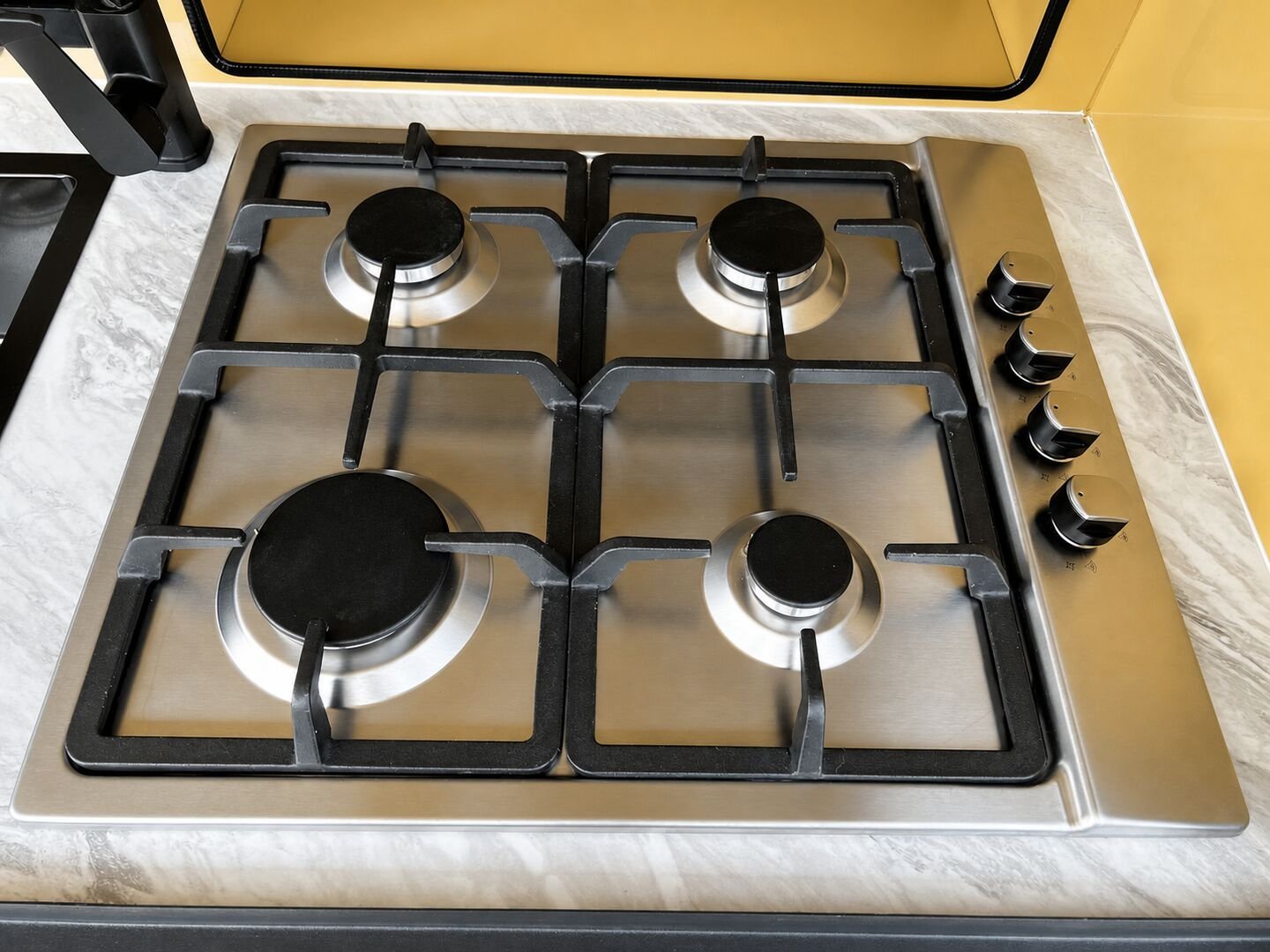 Vehicle, front box, kitchen, water, chassis and interior details 26