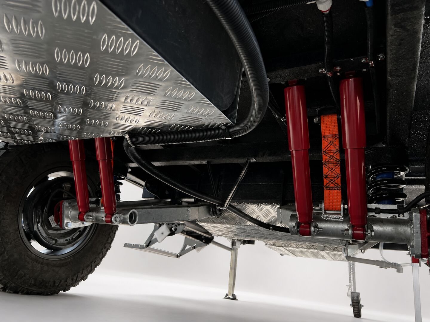 Vehicle, front box, kitchen, water, chassis and interior details 34