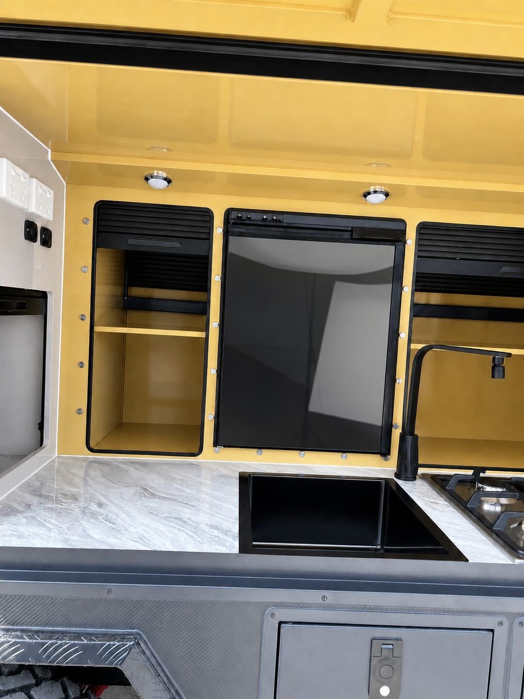 Vehicle, front box, kitchen, water, chassis and interior details 52