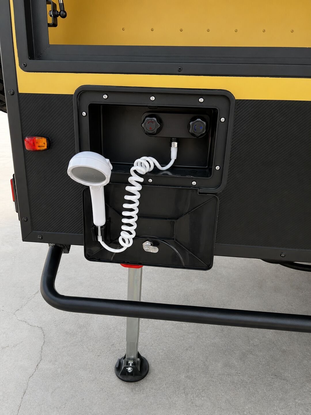 Vehicle, front box, kitchen, water, chassis and interior details 61