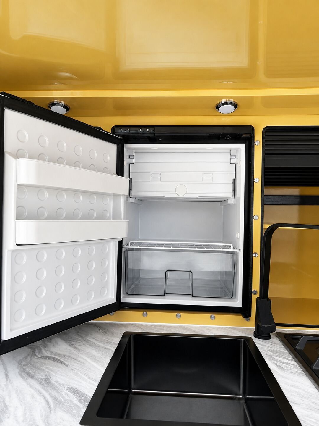 Vehicle, front box, kitchen, water, chassis and interior details 63