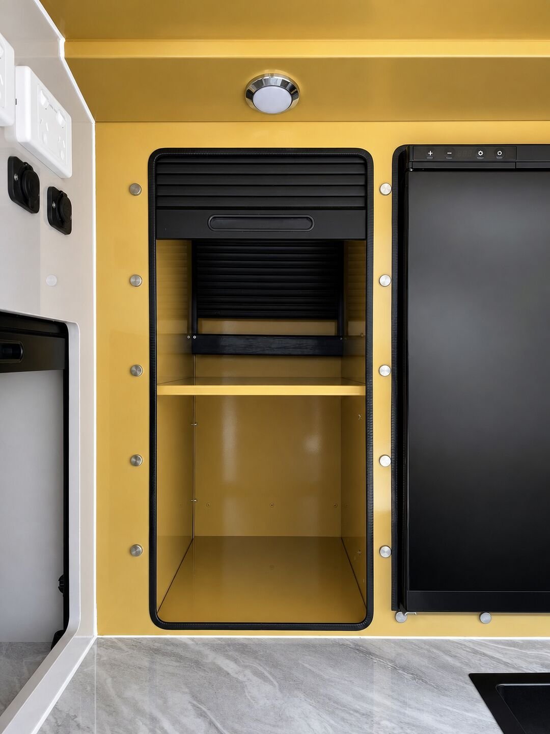 Vehicle, front box, kitchen, water, chassis and interior details 67