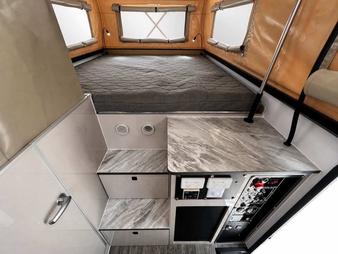 Vehicle, front box, kitchen, water, chassis and interior details 68