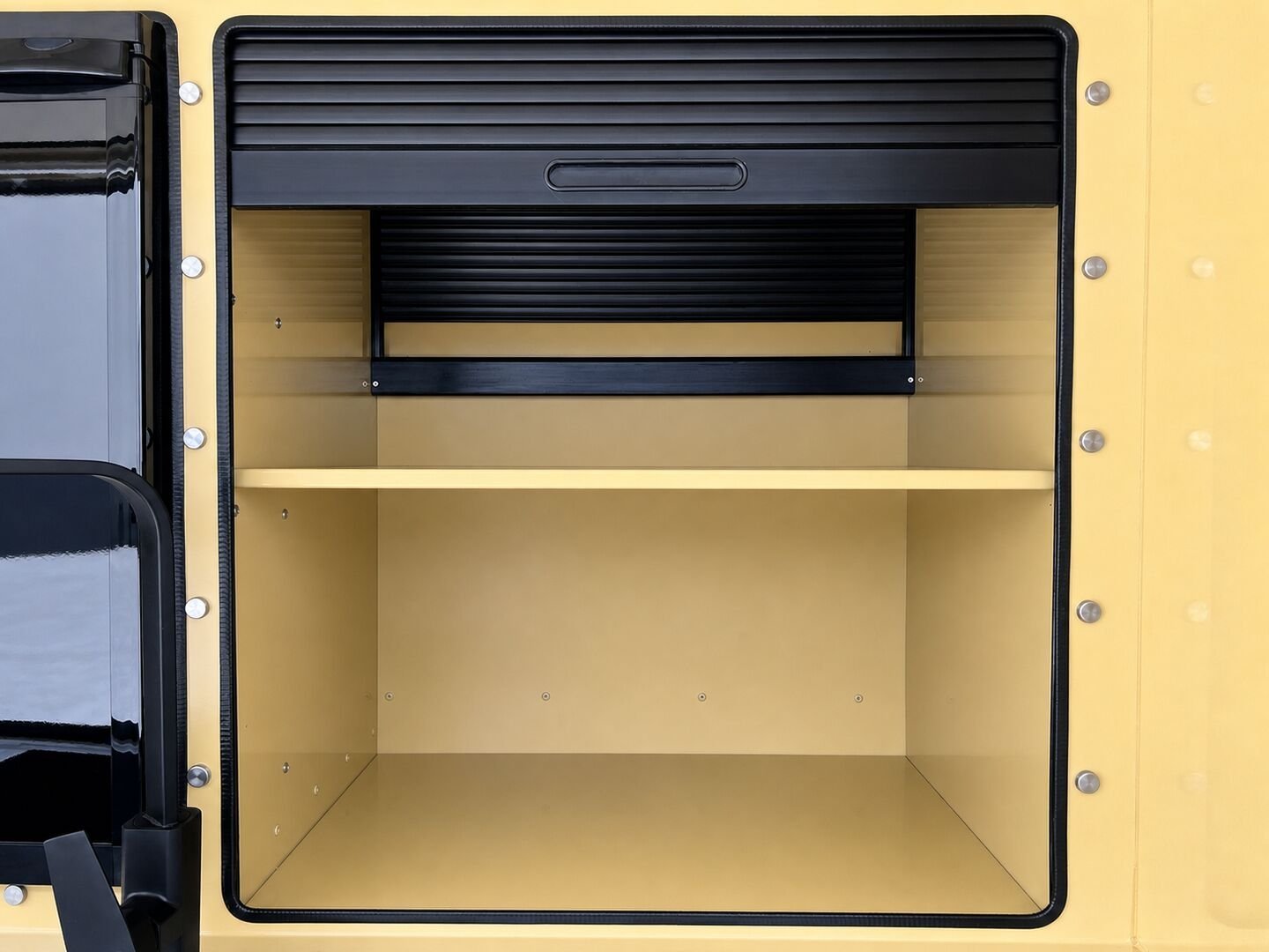 Vehicle, front box, kitchen, water, chassis and interior details 74