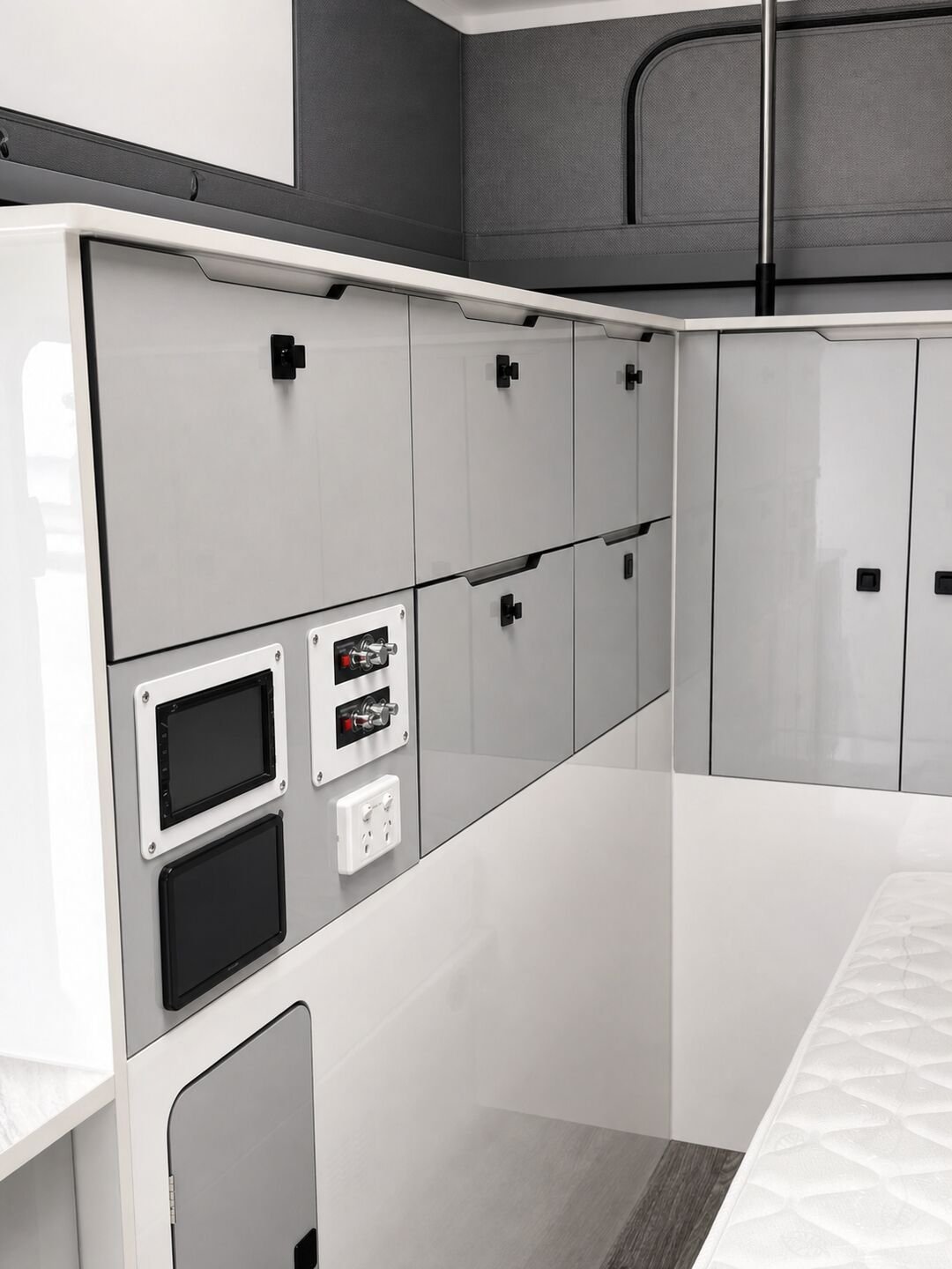 Vehicle, expansion, bathroom, interior and control-system details 10